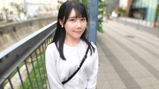 SIRO-5563 一位身材娇小的女孩申请体验新事物！